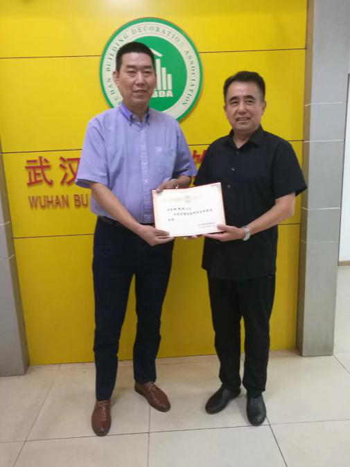 我省首個專家?guī)煺匠闪?，今泰裝飾工程經(jīng)理受(圖2)